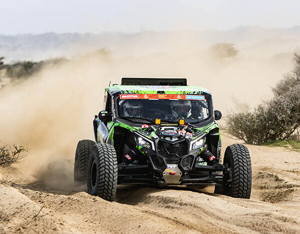 Dakar trucks bij Koningsdag Aarle-Rixtel.